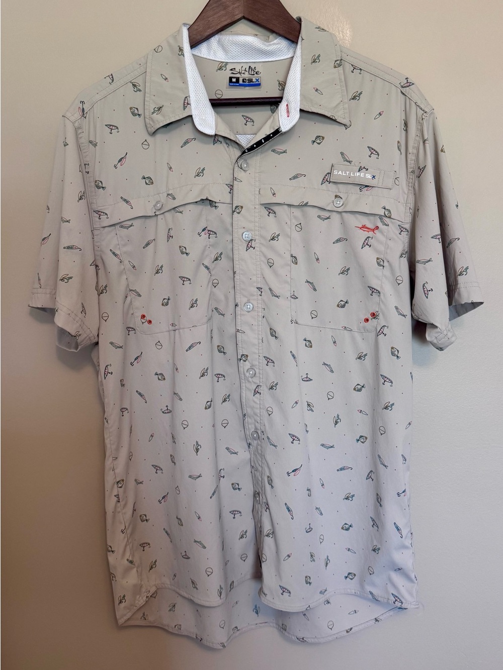 Salt Life SLX UVapor Short Sleeve Button Up Fishing Shirt in Lure Print